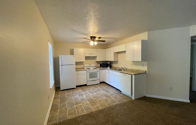 2 beds, 1 bath, $995, Unit C