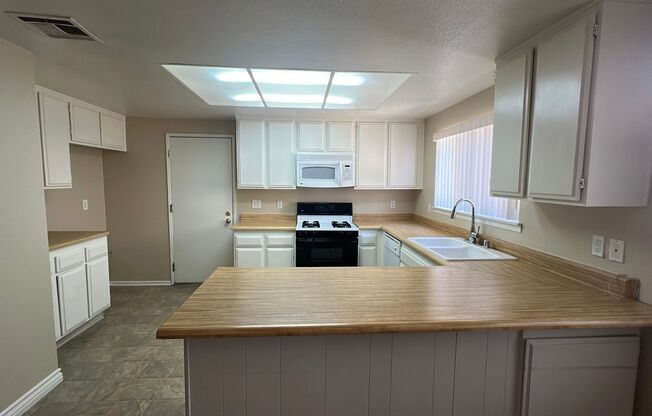 (APPLICATION PENDING) Beautiful East Lancaster Planned Unit Development (PUD) in a cul-de-sac