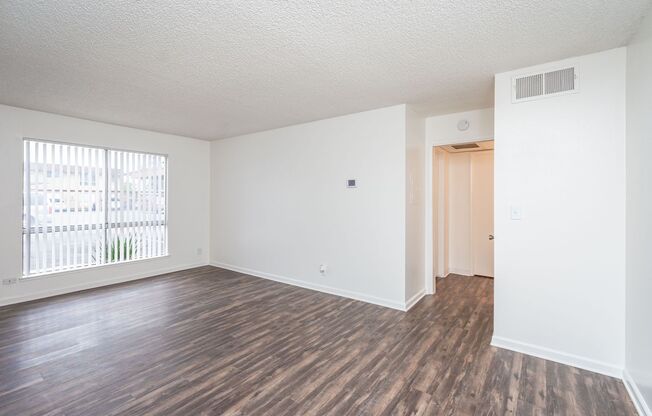 1 bed, 1 bath, 660 sqft, $1,490, Unit 9