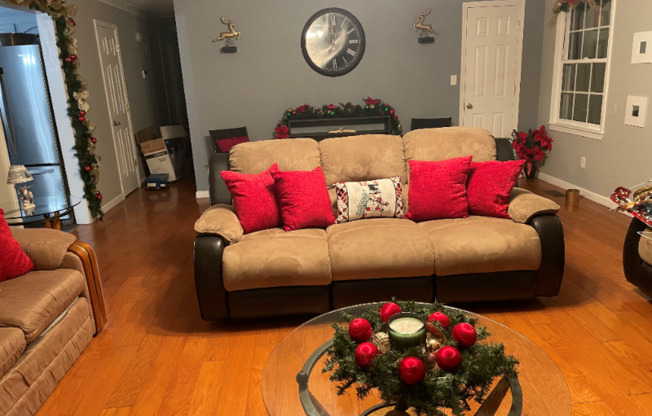 1240 SHADY OAK TRL