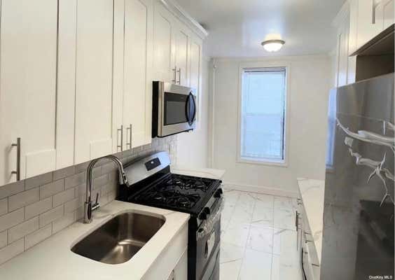 1 bed, 1 bath, 700 sqft, $2,300, Unit 5D