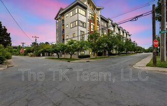 328 W 10 ST