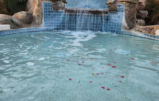 2 beds, 2 baths, $1,900, Unit Unit 1009