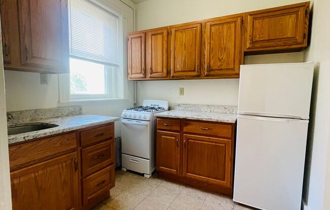 2 beds, 1 bath, 587 sqft, $2,900, Unit 14P-3