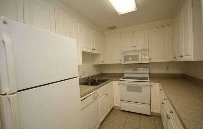 4 beds, 2.5 baths, $1,650, Unit Unit F-11