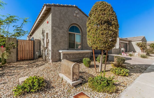 1882 N 140th Dr, Goodyear - Gorgeous Townhome in Gated Community