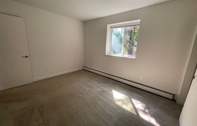 2 beds, 1 bath, $1,425, Unit 107