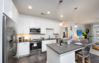 Kitchen with stainless steel appliances | Glenn Perimeter