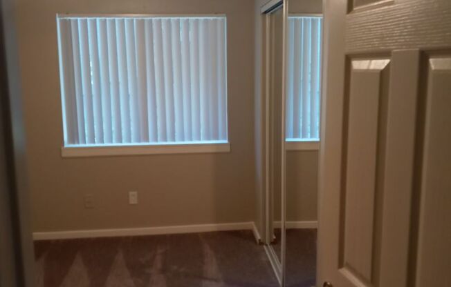 2 beds, 1 bath, 870 sqft, $1,650, Unit 223-26