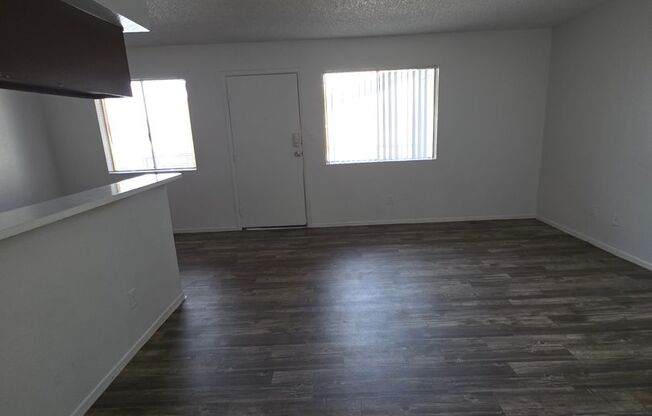 2 beds, 1 bath, 726 sqft, $1,099