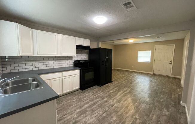 4 beds, 1 bath, 1,053 sqft, $1,025