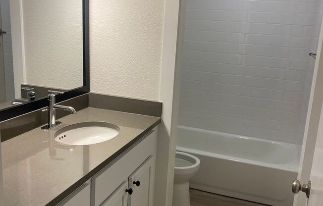 2 beds, 1 bath, 900 sqft, $1,550, Unit ELP2202-336
