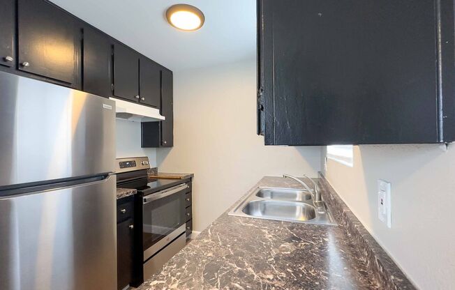 2 beds, 1 bath, $2,095, Unit 3555-06