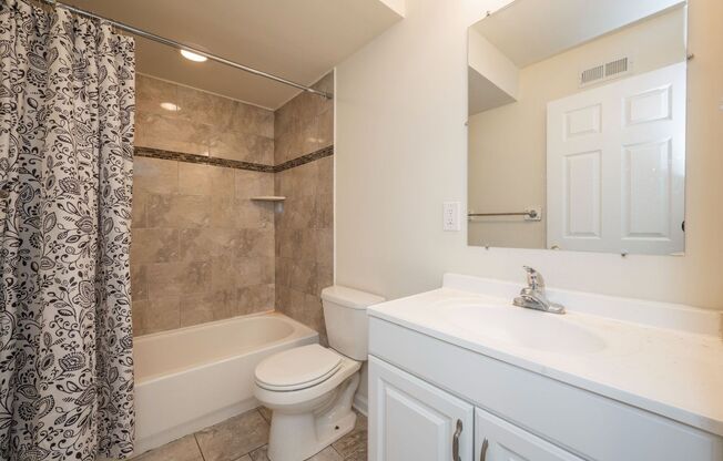 3 beds, 1 bath, 790 sqft, $1,450, Unit Unit 34