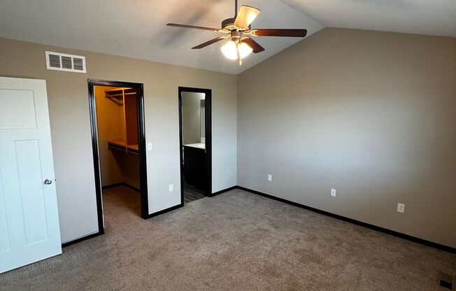 3 beds, 3 baths, $1,575, Unit 2115