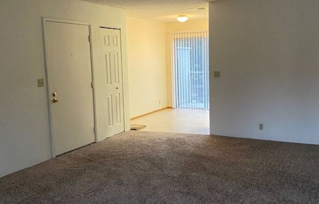 2 beds, 1 bath, 750 sqft, $1,225, Unit Unit 4