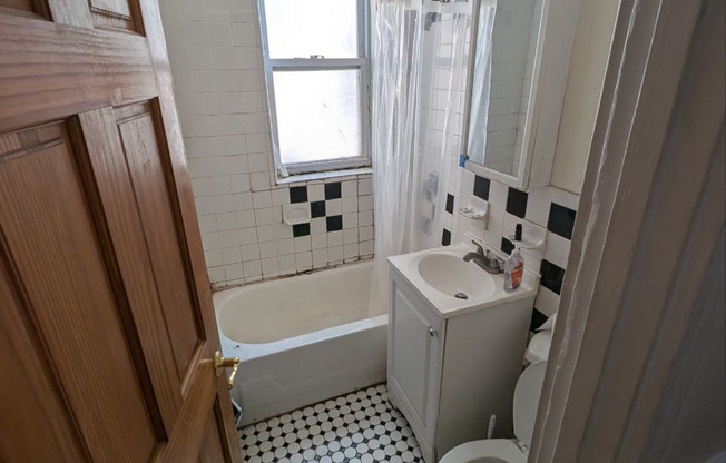 2 beds, 1 bath, $2,950, Unit 14