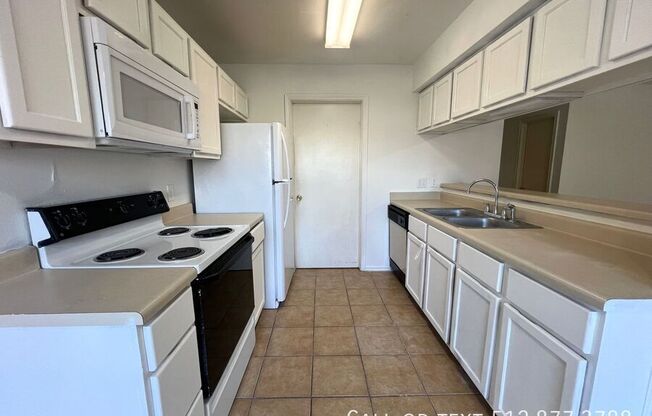 2213 CREEKSIDE LN