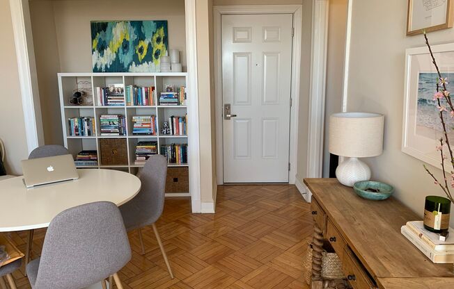 1 bed, 1 bath, $2,100, Unit 1403A