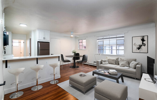 Beautifully Renovated Vintage Apartments in Governor's Park!!