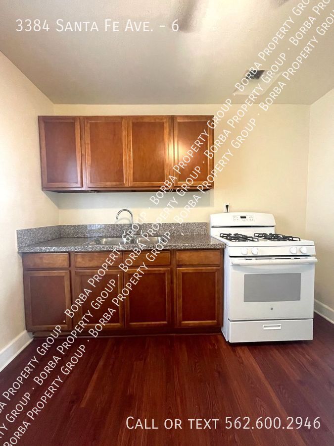 3384 Santa Fe Ave.