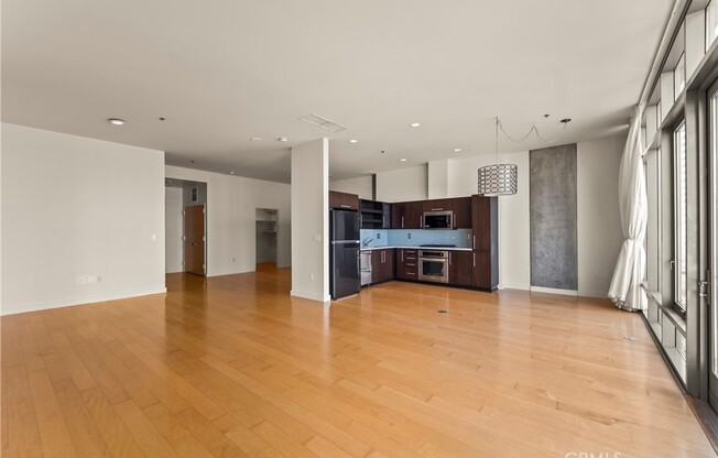 1 bed, 1 bath, 990 sqft, $3,900