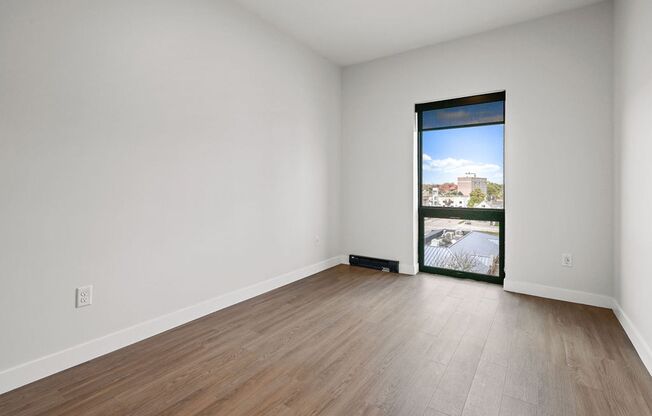 1 bed, 1 bath, 715 sqft, $1,450, Unit 305