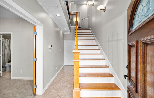 3-Story Townhome in Midtown – 3BR/3.5BA with Private Balconies