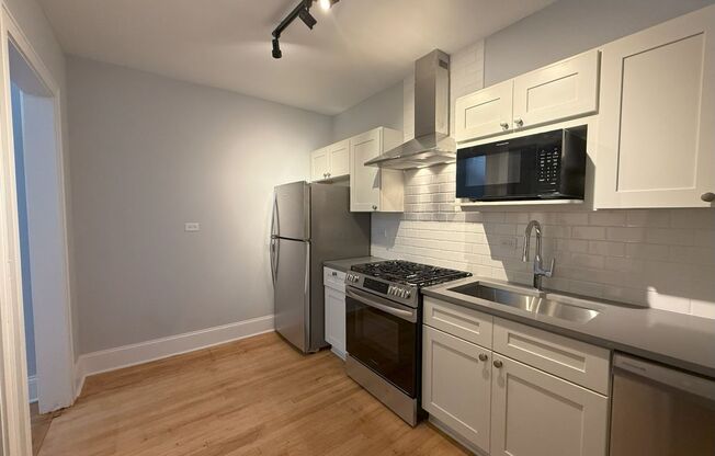 Beautiful Vintage Apartments Near Downtown Evanston