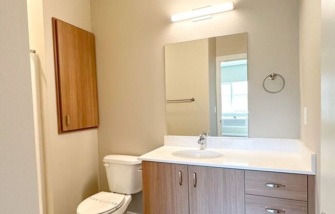 2 beds, 2 baths, 900 sqft, $1,535, Unit 4560-204