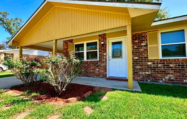 Beautiful Newly Updated Home In Denham Springs