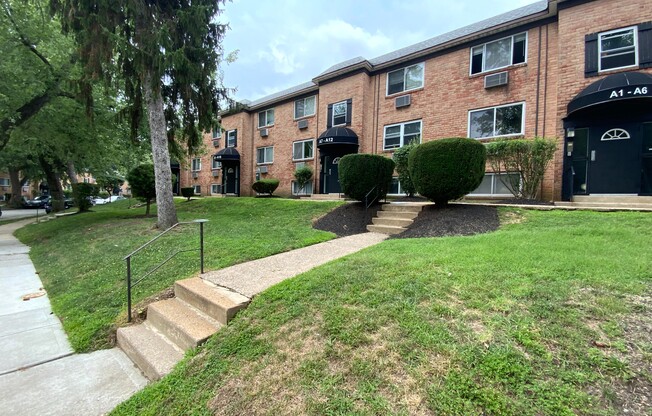 Step into the charm of Renshaw Apartments, where modern living meets tranquil surroundings. Enjoy beautifully landscaped grounds and a welcoming community atmosphere. Schedule your tour today and envision your new home!