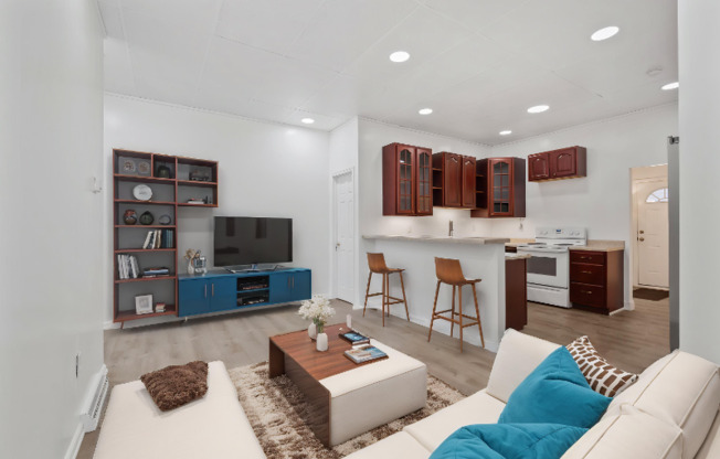 2500 SARAH ST
