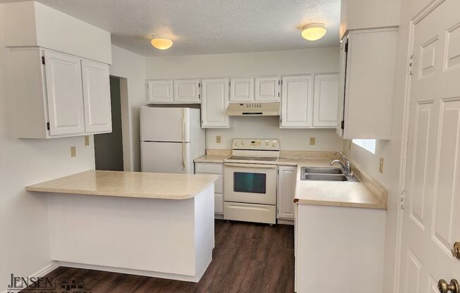 2 beds, 1 bath, $1,575