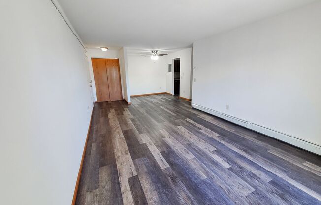 2 beds, 1 bath, 800 sqft, $1,389, Unit 4526-1