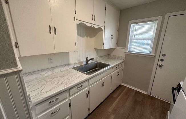 2 beds, 1 bath, $950