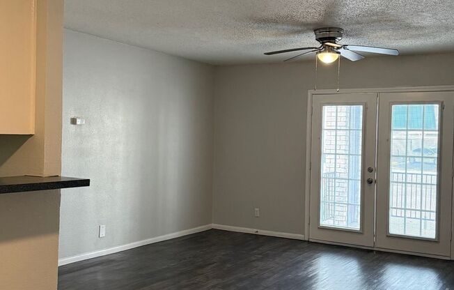 2 beds, 1 bath, 873 sqft, $1,140, Unit 03-0304