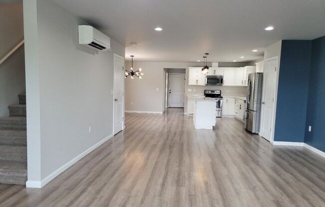 3 Bedroom Home in Convenient Bremerton Location!