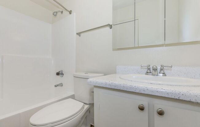 3 beds, 2 baths, 1,194 sqft, $1,649, Unit P1085