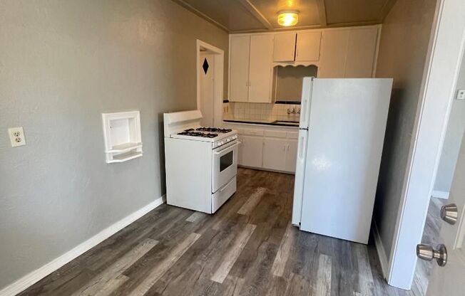 1 Bed 1 Bath Duplex For Lease Now!