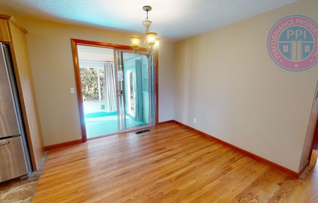 Beautiful Ranch with Hardwood Floors, 1  medium size Dog OK!