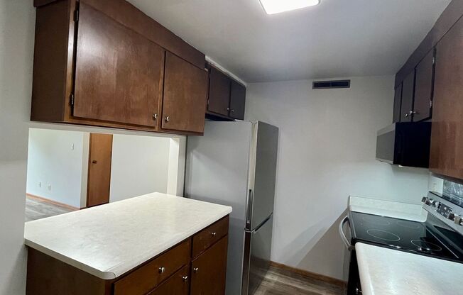 2 beds, 1 bath, 750 sqft, $895