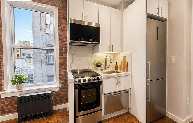 2 beds, 1 bath, $5,495, Unit 5D