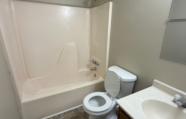 2 beds, 1 bath, 750 sqft, $1,045, Unit B-505B3
