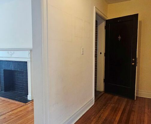 2 beds, 1 bath, 1,100 sqft, $1,725, Unit F1