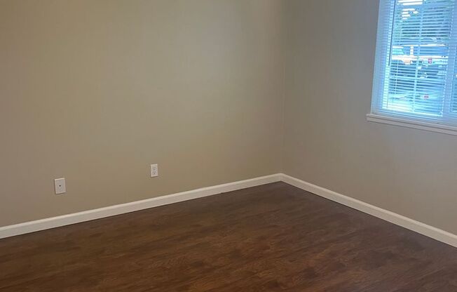 2 beds, 1 bath, 945 sqft, $1,500, Unit 090