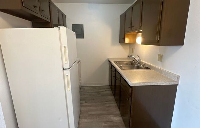 2 beds, 1 bath, 642 sqft, $900, Unit 9