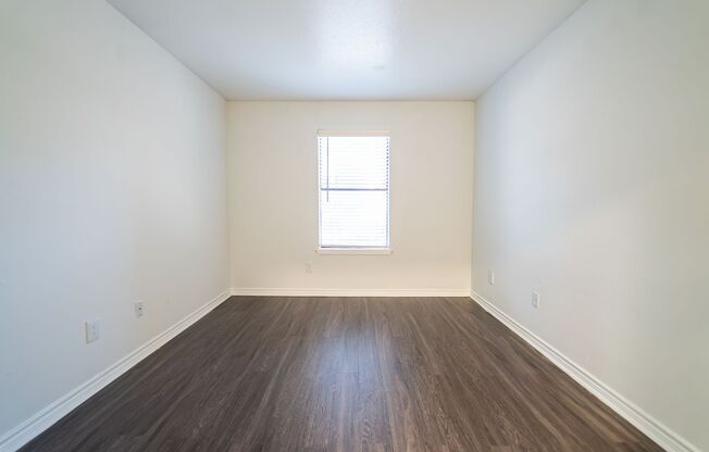 2 beds, 1 bath, 746 sqft, $939, Unit 718