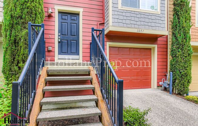 Wonderful 3 Bed 3 Bath Townhouse in  Hillsboro!