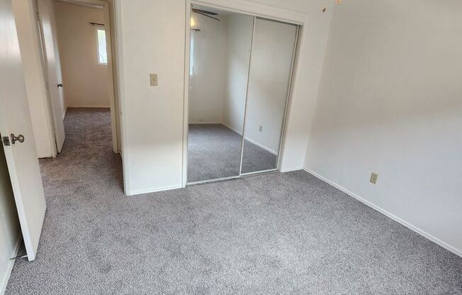 2 beds, 1 bath, 752 sqft, $2,090, Unit 4423 1/2